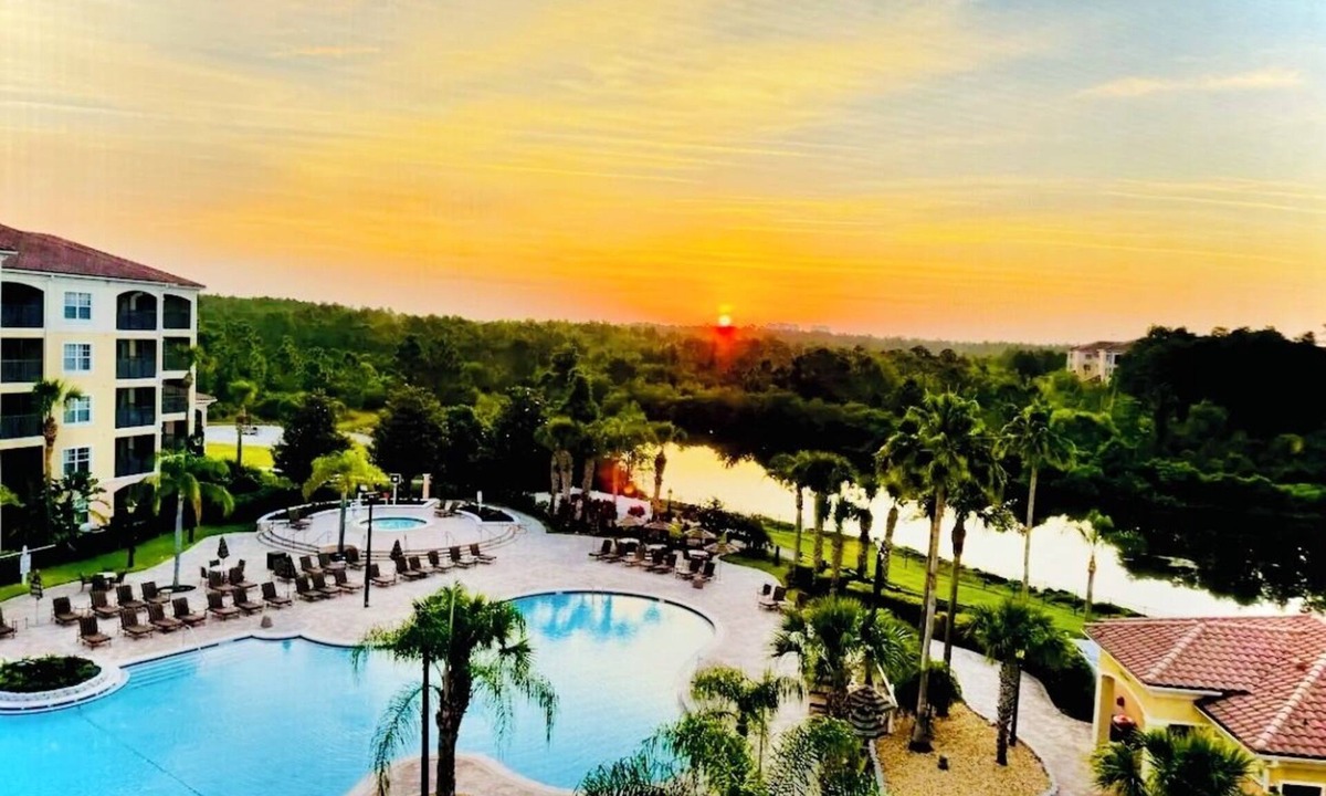 Florida Central Atlantic Coast Apartment | Spacious 3-bedroom/3-baths apartment with WiFi, AC in the heart of Orlando
