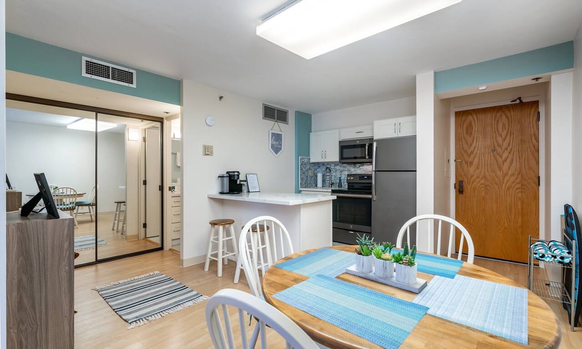 Downtown Honolulu Condo | Spacious Downtown Executive Retreat | Free Parking