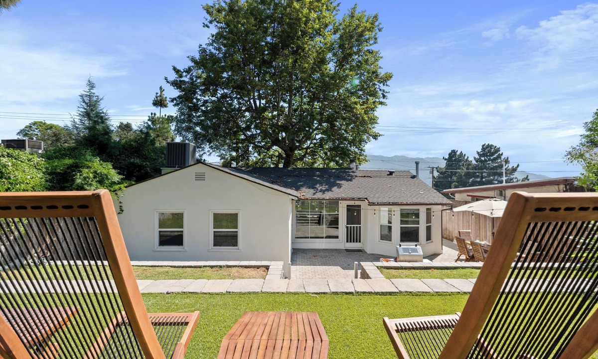 La Crescenta House | Spacious 3BR Family Home in La Crescenta