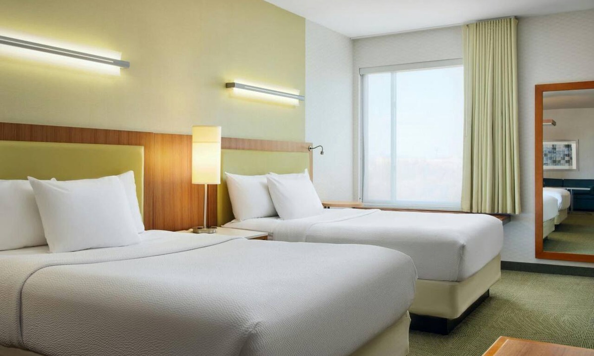 Moosic Hotel | SpringHill Scranton | Queen w/Sofa | Universities, Casino, I-81 Easy
