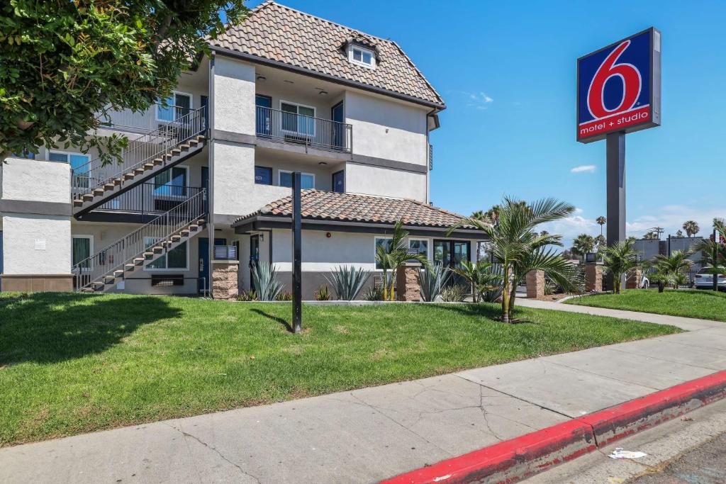 Central Escondido Hotel | Suites Escondido CA