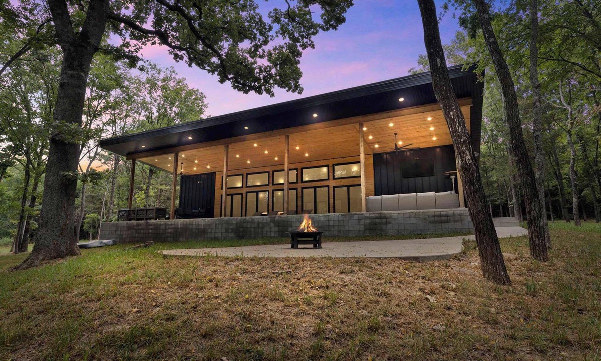 Elkins House | The Evergreen- A Private Luxury White River Cabin