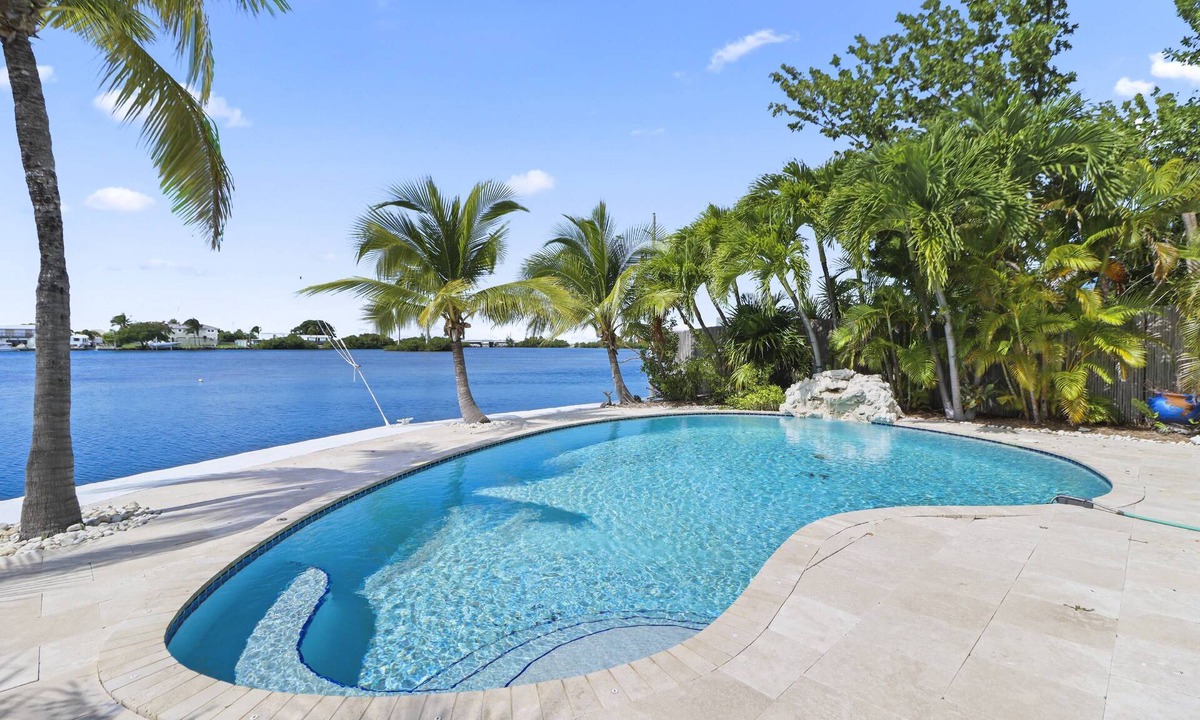 Big Coppitt Key House | The Great Escape: 3BR Waterfront Retreat, Heated Pool, Stunning Sunsets & Just Minutes to Key West