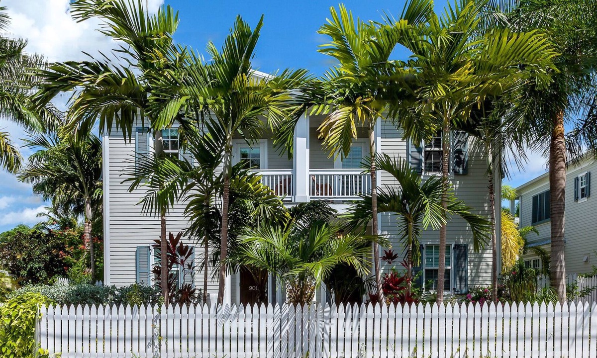Old Town House | *THE IBIS & THE CRANE @ OLD TOWN* Compound + Last Key White Glove Service.
