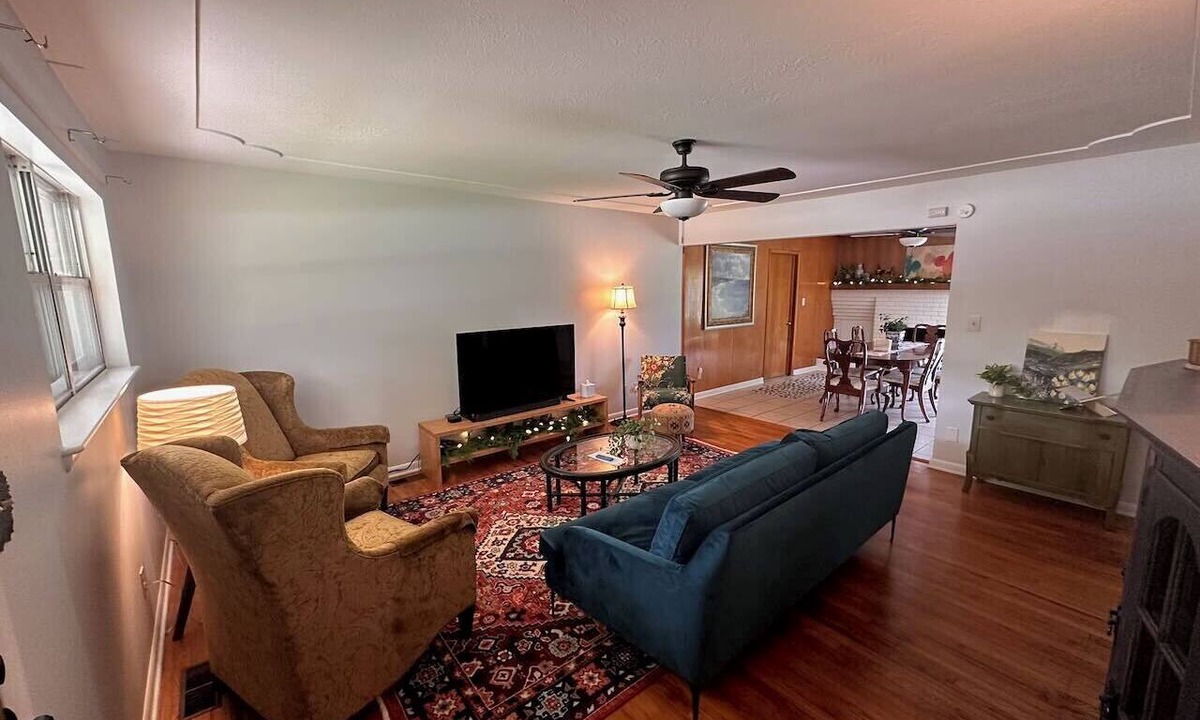Springdale House | The Nook Bike Trail Family Friendly Near U of A