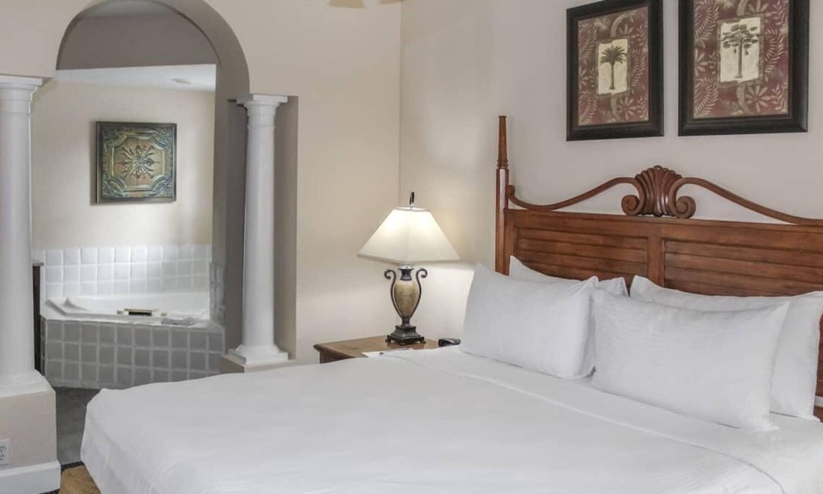 Florida Central Atlantic Coast Resort | Three Great Units, Day Trips to Daytona Beach and or Tampa St. Petersburg!