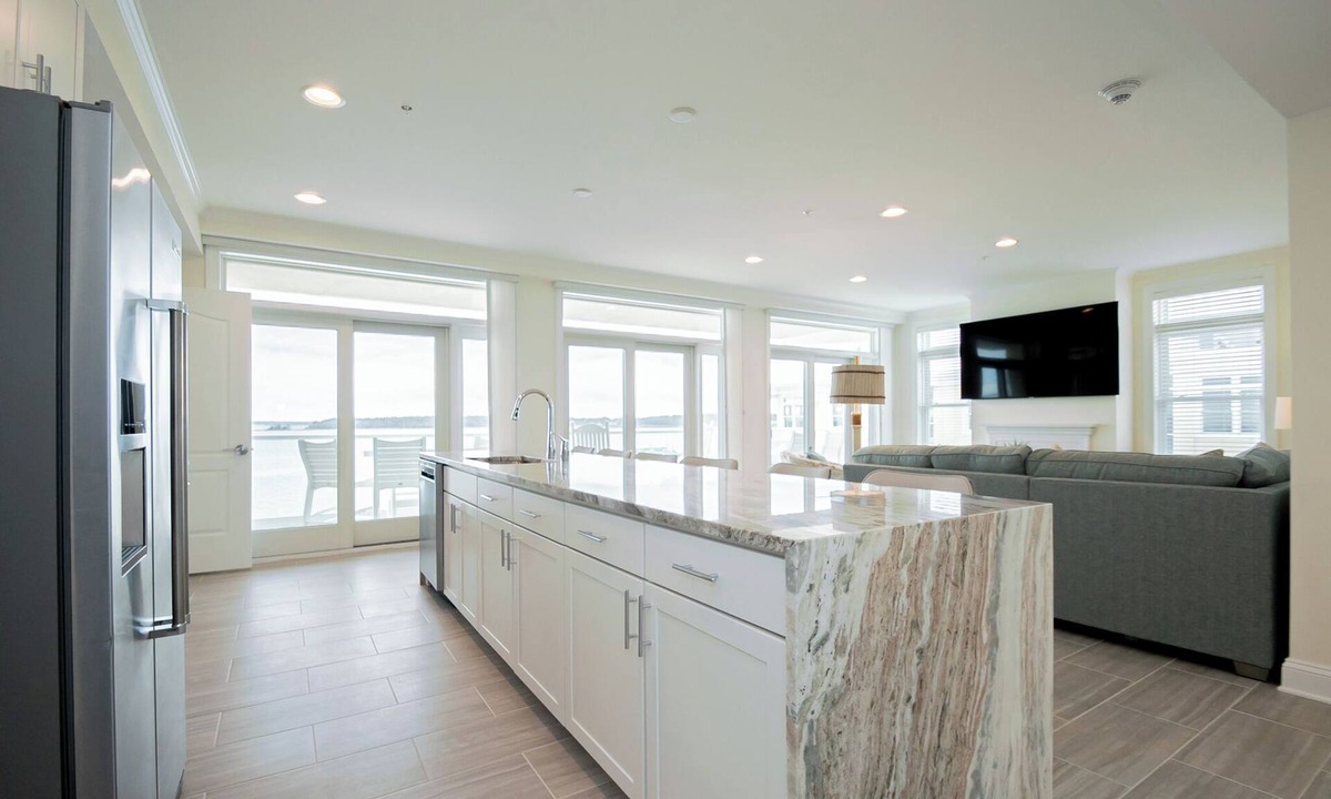 Dewey Beach Condo | Top Floor Luxury 3BR Beach Condo with Bay Views