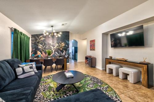 Spring Valley House | Tropical Boho 3 bdrm house wpool