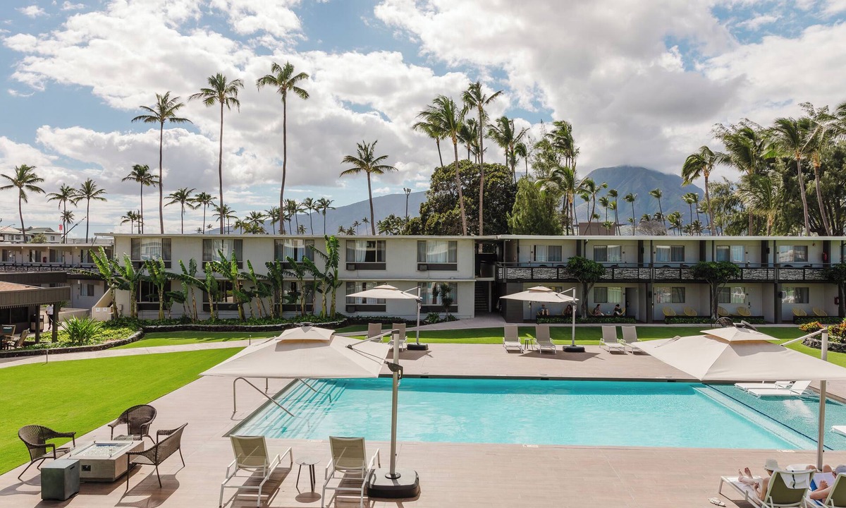 Kahului Hotel | Tropical Escape | 2 Modern Units | Pool | Walk to Ho’aloha Park Beach - 0.1 mi