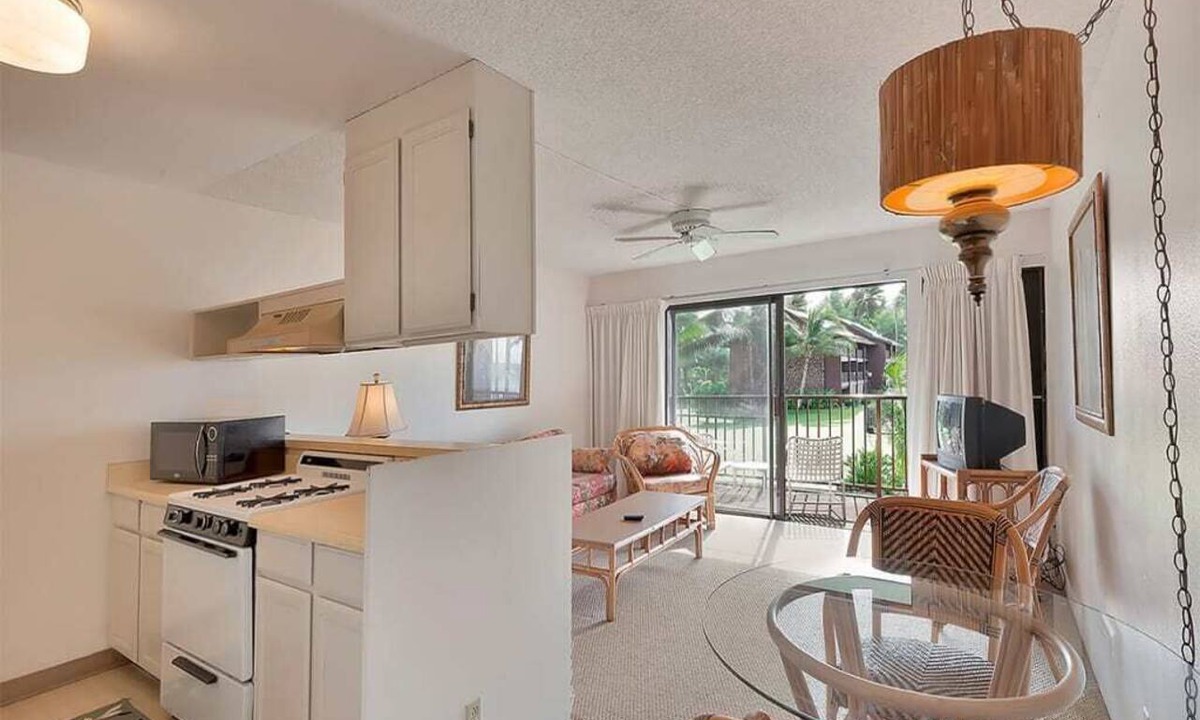 Kaunakakai Condo | Tropical Ocean View w/Lanai, WiFi, Cable TV-#212