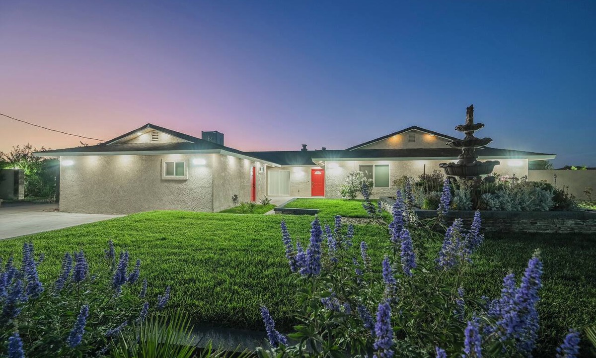 Enterprise House | Tropical Private Estate 8 Bdrm Resort Pool 5 Mins to the Strip Weddings
