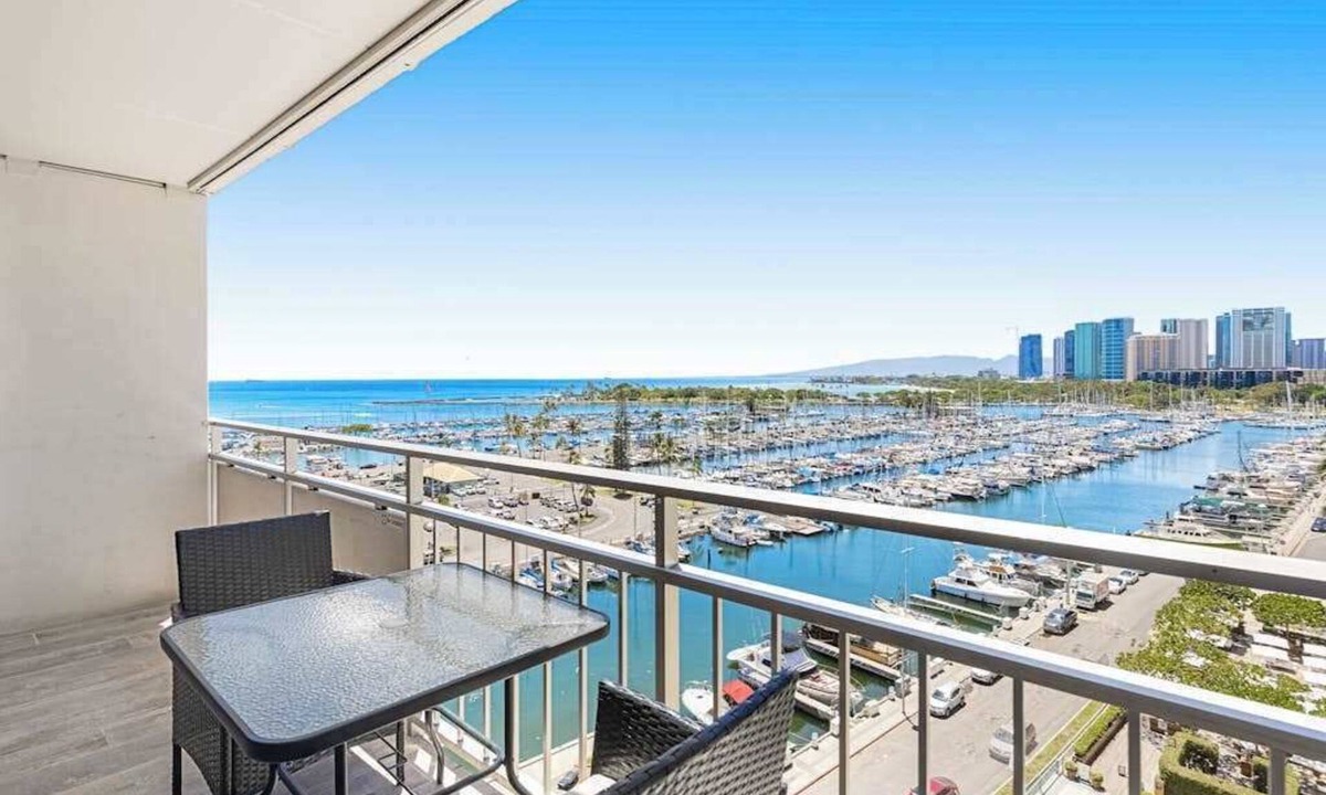 Waikiki Apartment | Tropical Waikiki Studio with Water Views & Shared Pools