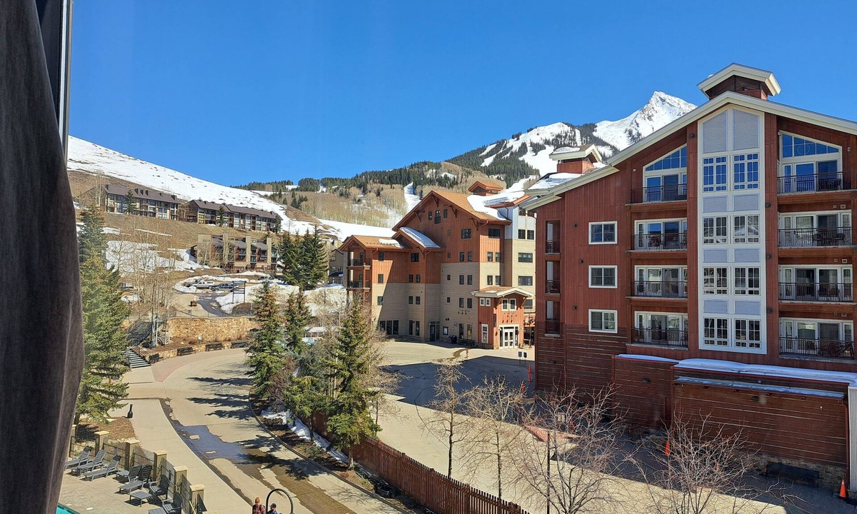 Mount Crested Butte Condo | Unit #465 Charming 1-bedroom condo in with WiFi, fitness room, pool, hot tub.