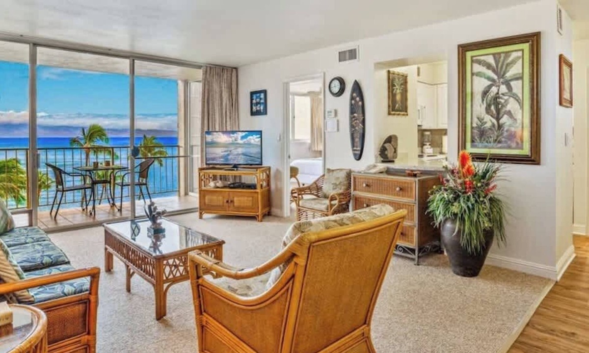 Kahana House | Updated oceanview Hawaiiana style 1 bedroom resort condo, AC, walkable area