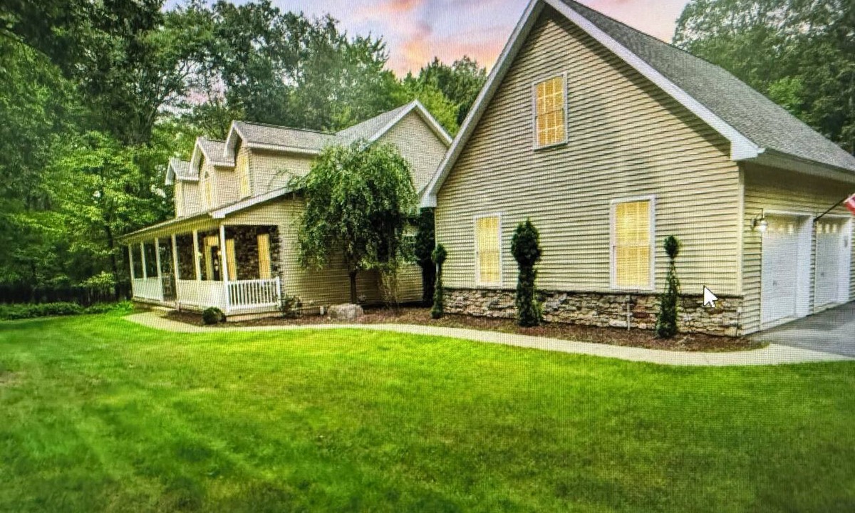 Mountain Top House | Vacation/Executive rental- Cozy 3-bedroom house in beautiful Mountain Top, PA