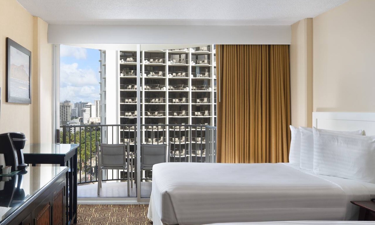 Waikiki Hotel | Waikiki Getaway! Private Balcony, Parking! Close to Honolulu Zoo & Kuhio Beach!