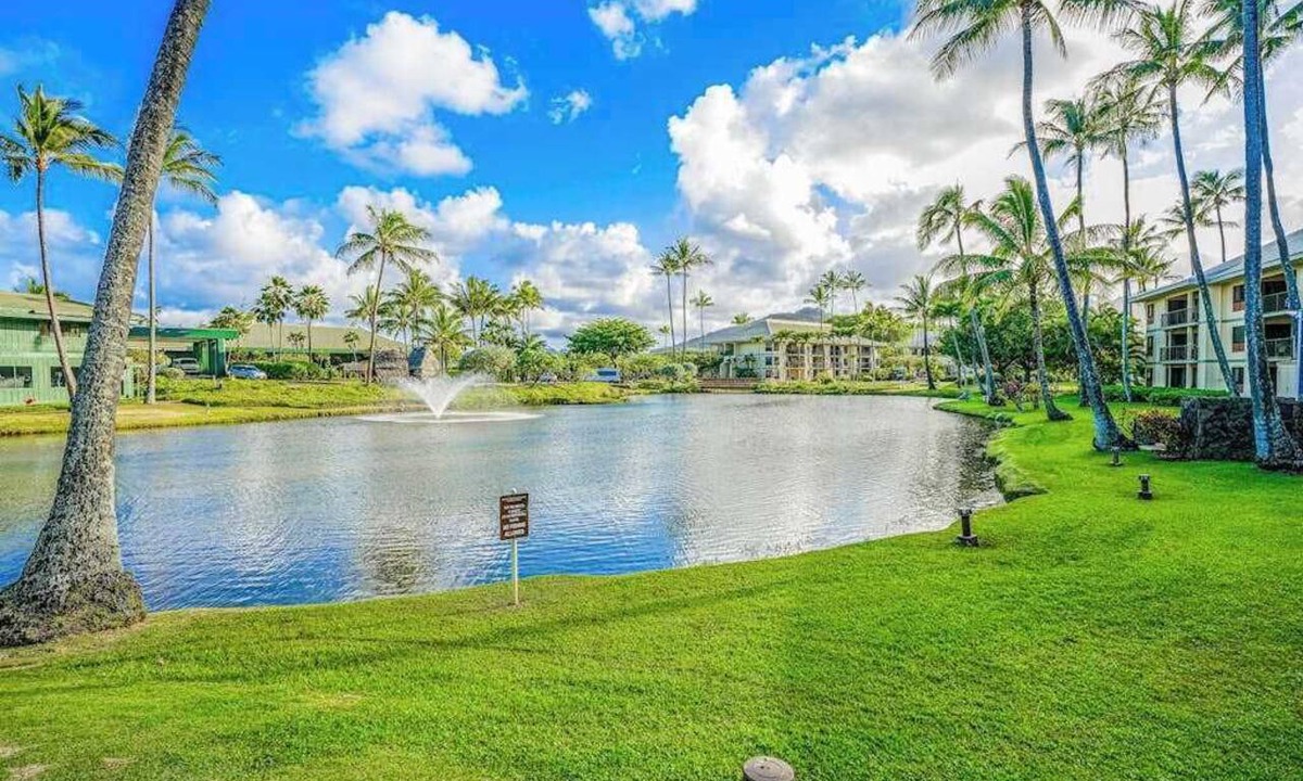 Hanamaulu Condo | Water-View 3rd-Floor Lihue Condo with Pool, Steps to Beach