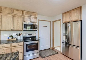 4BR Townhome w/Private Hot Tub, Garage, and Deck