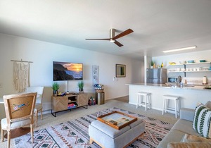 Beachside Kapaa top floor condo + A/C