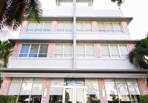 Crest Hotel Suites in Miami Beach