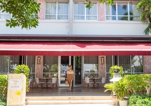 Crest Hotel Suites in Miami Beach