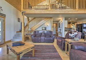 Deck, Bar & Mtn Views: Grand Granby Retreat!