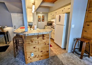Deluxe 2-Bedroom Ski Retreat Walk to Snow Summit Mountain Resort