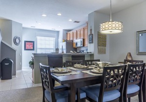 Lovely 3-Story Townhome in Vista Cay Resort