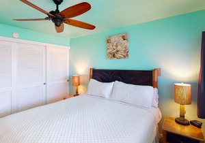 Oceanfront home w/views of Wailua Bay, WiFi, shared pool, balcony, private W/D