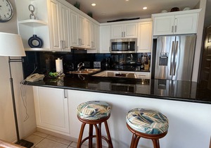 Oceanfront Views! Corner unit!
