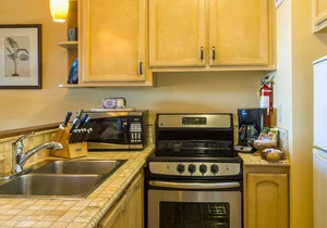 Oceanview Hana Kai Maui #202 - Lofted Studio, Panoramic View! 2 Queen Beds!