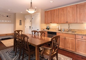 Ski in/Ski Out 2bed/2bath Mountainside Escape