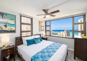 Waikiki Banyan condo with lanai & pool
