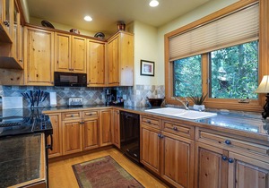 X2839 | Vaulted Ceilings | A/C | Pool | Close to Slopes | Hot Tub