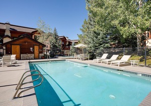 X2839 | Vaulted Ceilings | A/C | Pool | Close to Slopes | Hot Tub