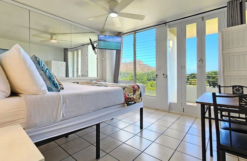 Waikiki Apartment | ωαιкιкι 6ᵗʰ Floor Studio w/Balcony — WAIKIKI GRAND HOTEL® 615