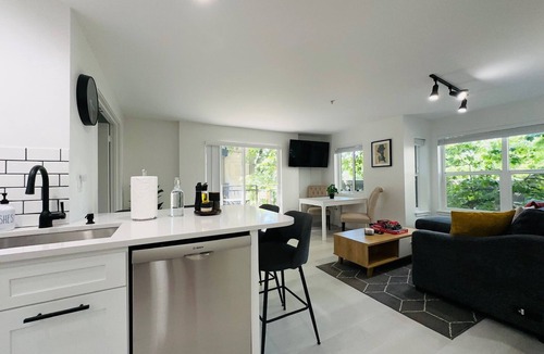 Belltown Condo | 0.3 Miles to Space Needle! 2Br/2Ba Belltown Condo w/Free Garage Parking + AC