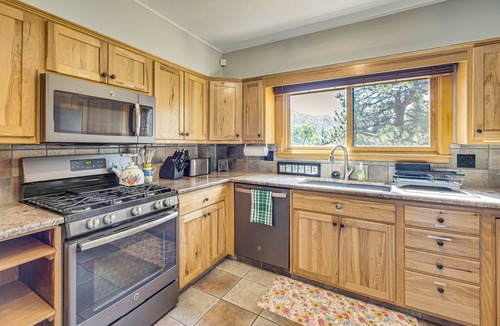 Cascade-Chipita Park House | 1 Mi to Pikes Peak! Creekside Family Hideaway