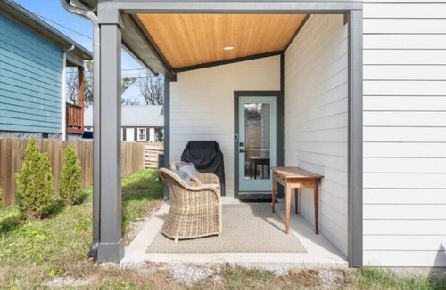 Woodbine House | 10 min from Broadway/Airport!