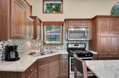 Pigeon Forge Cottage | 1BR Cottage Retreat with Loft near Dollywood