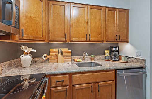 Kahana Condo | 1BR Ocean View | Pool | AC | Royal Kahana 312