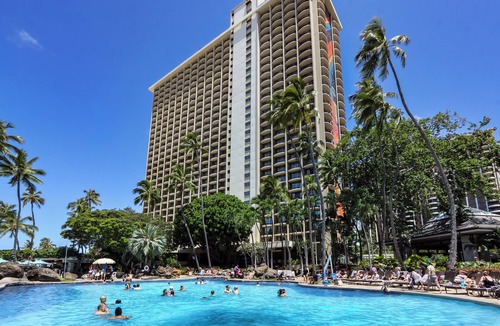 Waikiki Resort | 2 bedroom Oceanfront Lagoon Tower by Hilton Grand Vacations