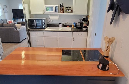 Lanikai House | 2 Bedroom - Steps away from Kailua Beach Park!
