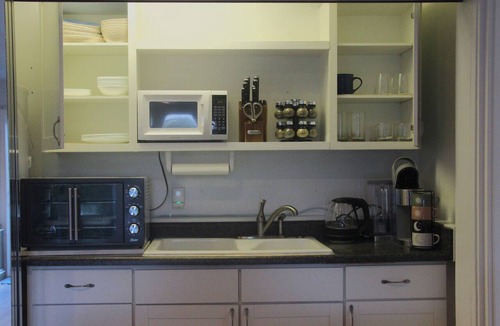 Lanikai House | 2 Bedroom - Steps away from Kailua Beach Park!