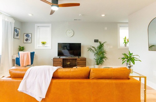 Olney-Oak Lane House | 2-bedroom townhome in charming Philadelphia with WiFi, AC