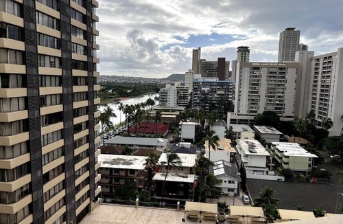 McCully - Moiliili Condo | 2 bedroom Waikiki condo/FREE parking/4beds