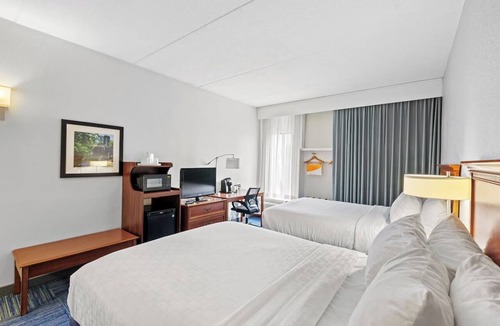 East Texas Hotel | 2 Bright Queen Rooms w/Breakfast Perfect for Family Trips to Lehigh Valley Zoo