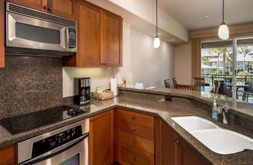 Waikoloa Condo | 2 Level Ease w/Lanais, Chic Kitchen, Laundry, AC, TVs, WiFi–Hali’i Kai Waikoloa 18F