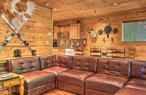 Chalet Village Cottage | 2 Mi to Town! Gatlinburg Chalet w/Hot Tub