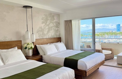 Waikiki Apartment | 2 Queen Beds Beachfront Home (Car Available)